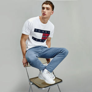 Tommy Jeans pánské bílé tričko Flag Tee - S (YBR)